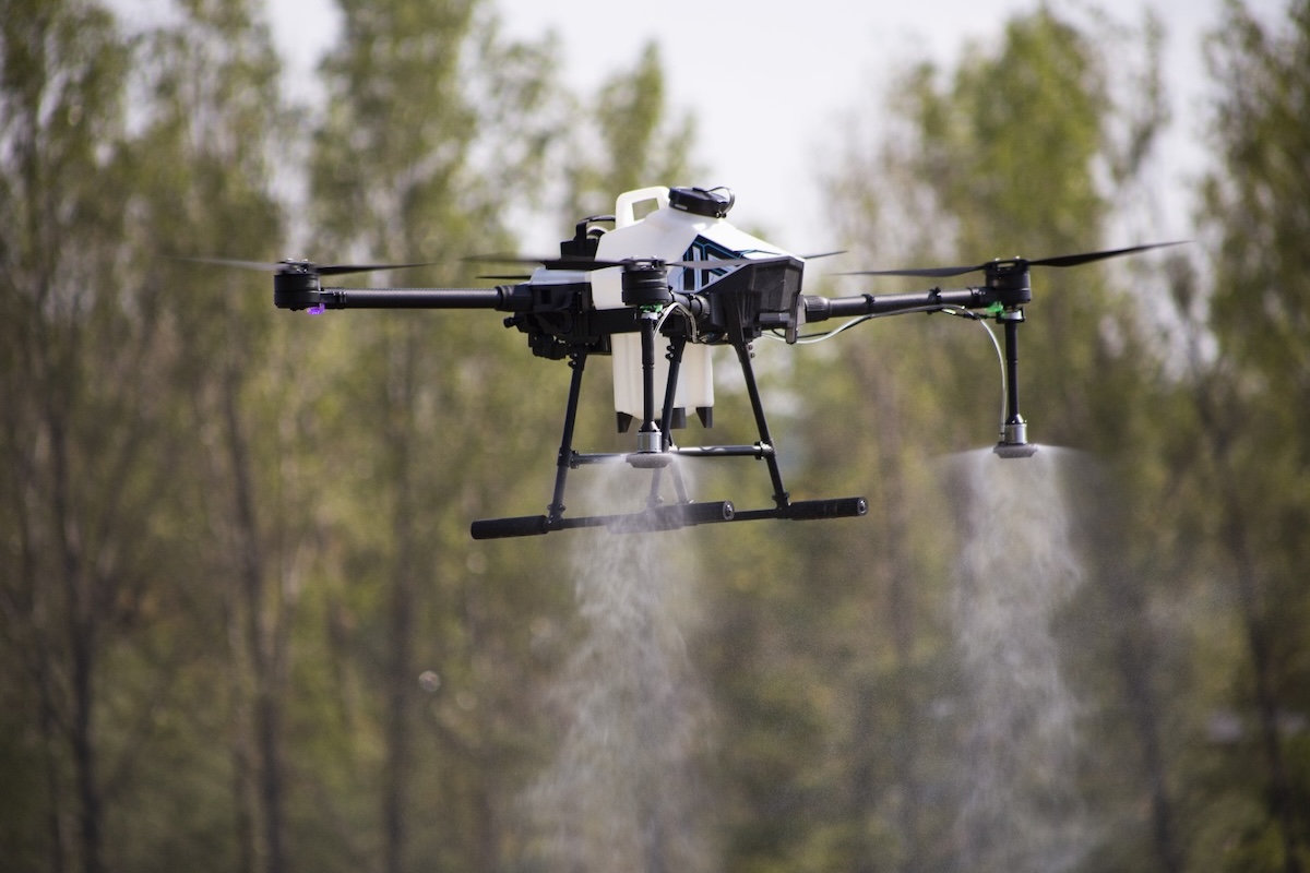 Drone ABZ L10 Pro in azione con serbatoio da 10 litri